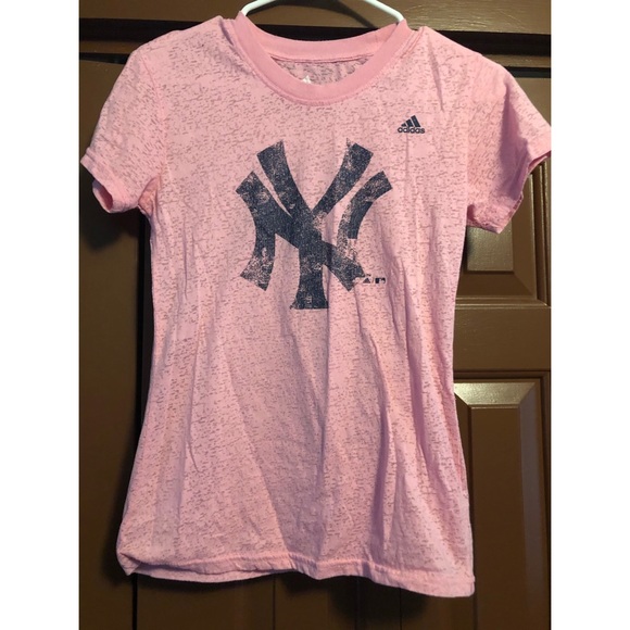 pink yankees shirt